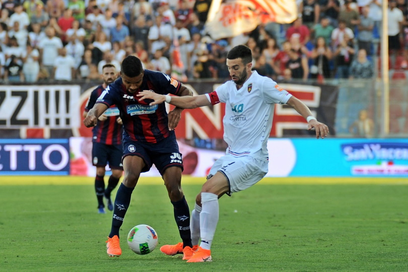 Cosenza-vs-Pisa-soi-keo-4