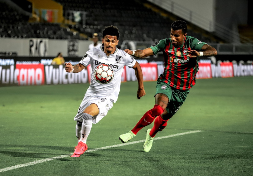 Santa-Clara-vs-Guimaraes-soi-keo-4