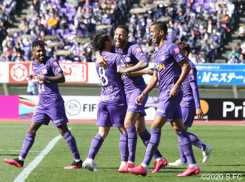 Yokohama-FC-vs-Sanfrecce-Hiroshima-soi-keo-4