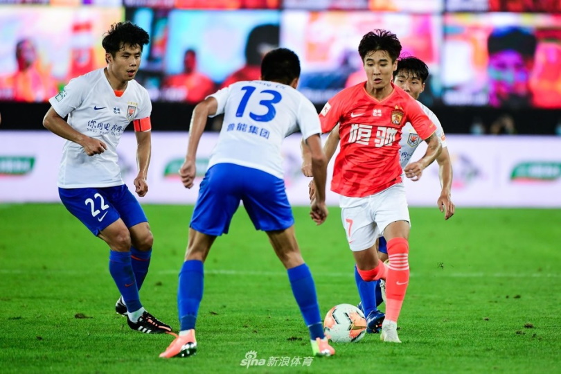 Guangzhou-Evergrande-vs-Henan-Jianye-soi-keo-4
